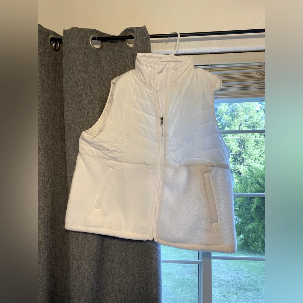 NWT Tek Gear XL bright white vest